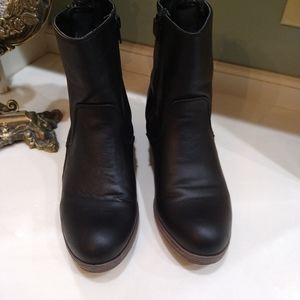 Crown Vintage Black Boots Sz 8.5M  Heels 2" All Man Made Materials